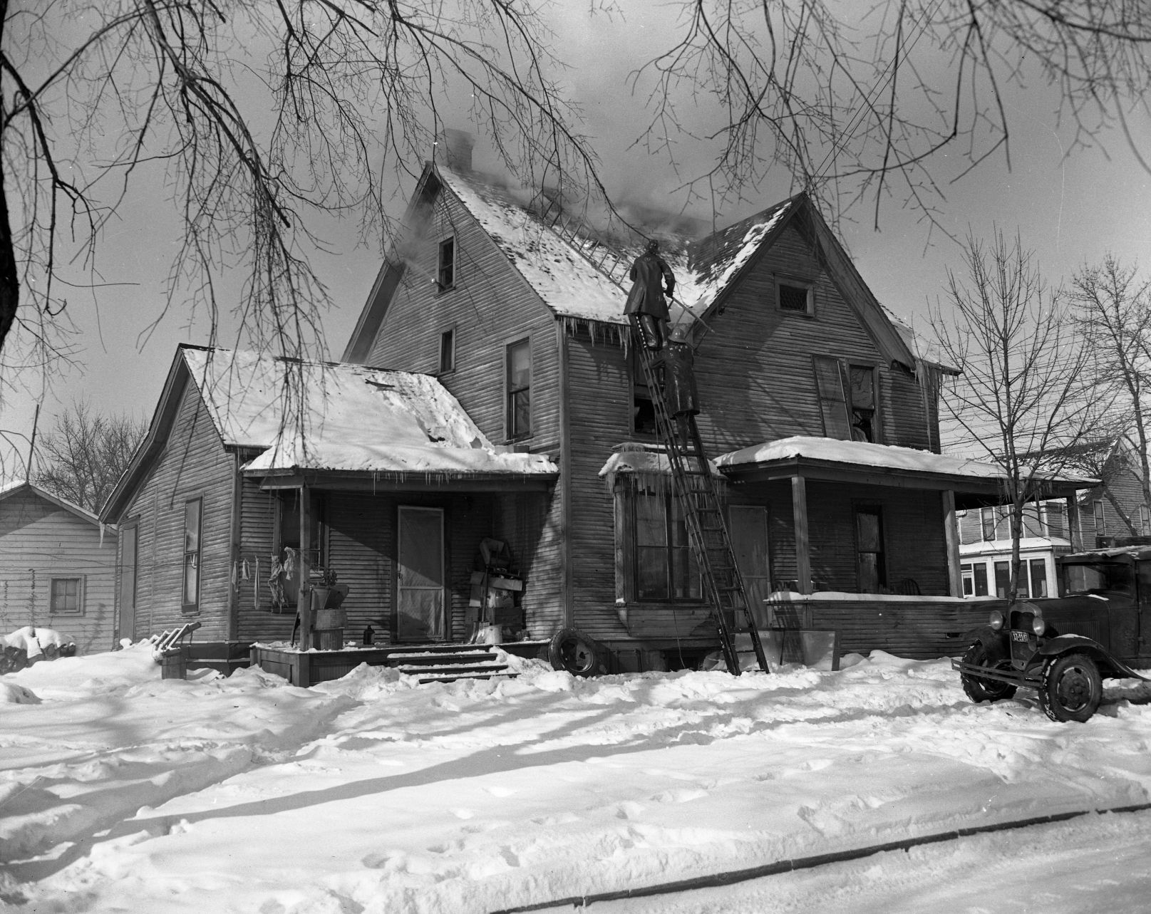 SL9174 house fire.jpg